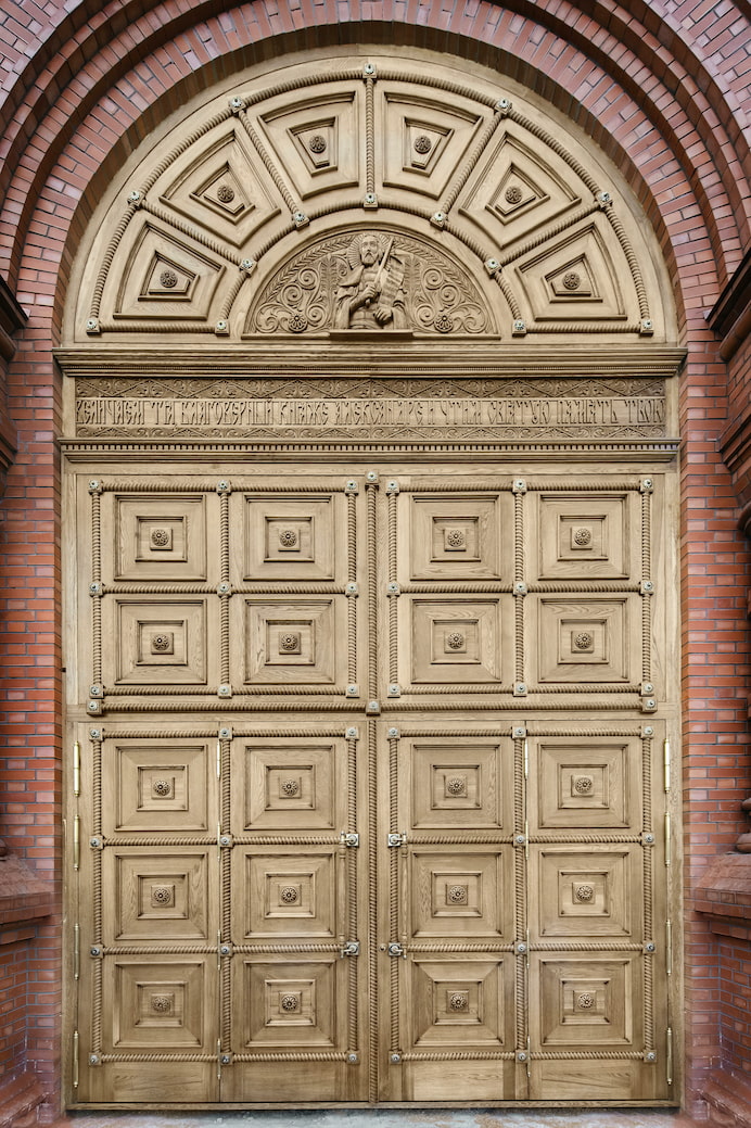 Usi din stejar.